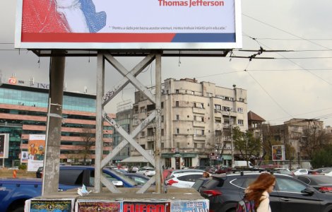 Panourile publicitare și construcţiile în curbe şi în intersecţii, interzise