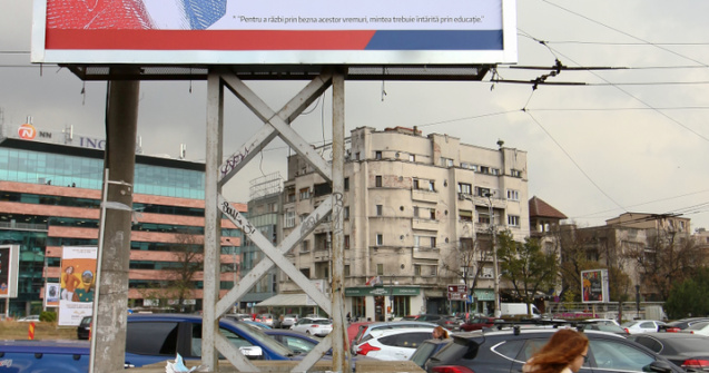 Panourile publicitare și construcţiile în curbe şi în intersecţii, interzise