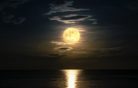 Eclipsă de Luna și Lună Plină în Taur. Cum sunt influențate zodiile