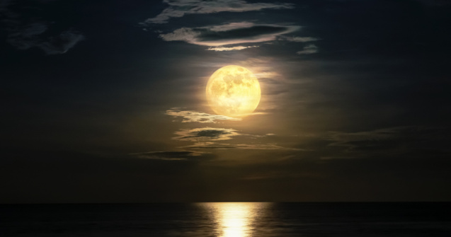 Eclipsă de Luna și Lună Plină în Taur. Cum sunt influențate zodiile