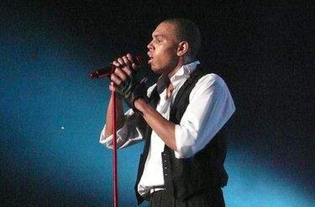 Chris Brown, interzis in Anglia