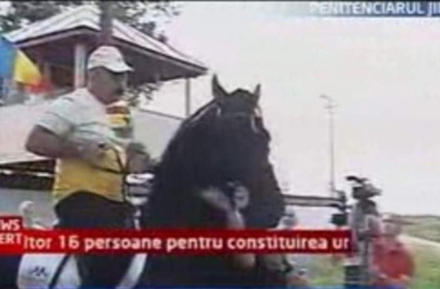 [VIDEO] Nutu Camataru a plecat calare de la Penitenciarul Jilava