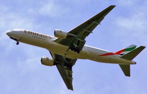 Un roman a zburat de la Viena la Londra "agatat" de avion