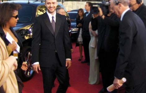 Justin Timberlake, backing vocal pentru Sheryl Crow