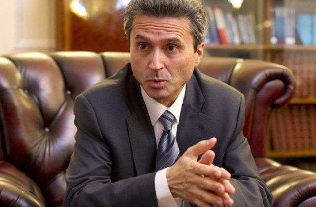 Ce spune Ion Jinga despre parlamentarii si presa care au asteptat imigranti la Luton