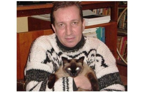 Trupul poetului Traian T. Cosovei, depus la capela cimitirului Bellu din Capitala