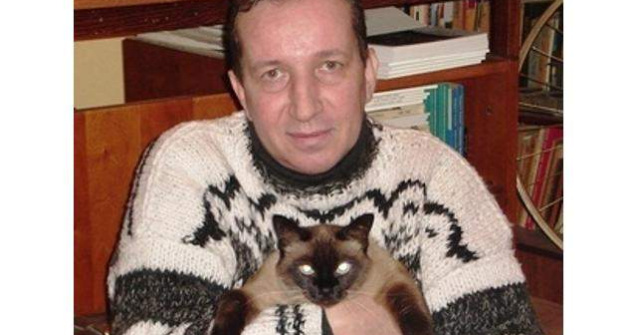 Trupul poetului Traian T. Cosovei, depus la capela cimitirului Bellu din Capitala