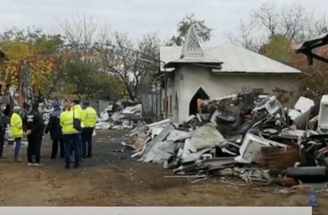 &Icirc;n București, ca-n Vestul Sălbatic. Mascații au descins peste localnicii din Sintești care au poluat Capitala; indivizii i-au atacat cu furcile pe comisarii de Mediu