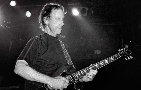 Chitaristul trupei The Doors va lansa un album solo