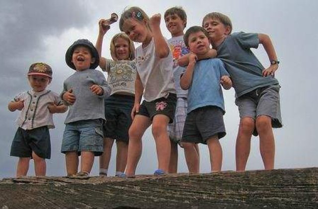 Elevii si prescolarii intra in vacanta de vara