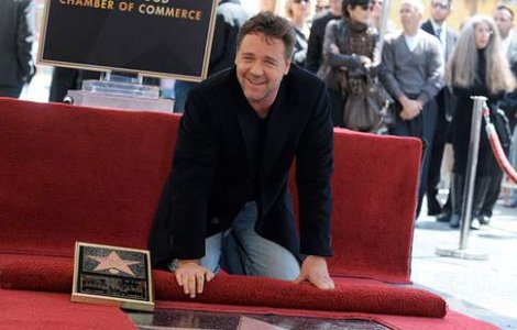 Russell Crowe a aflat de la radio ca a murit