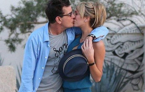 Charlie Sheen s-a casatorit cu o actrita porno