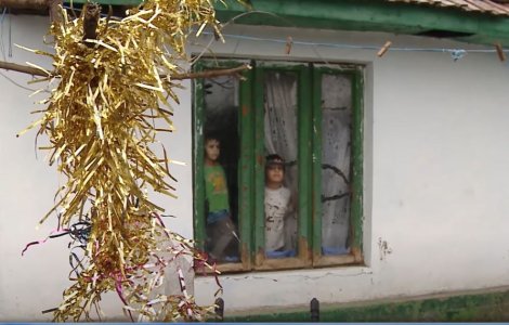 Suma pe care o au părinții pentru a cumpăra un cadou de Crăciun copilului: 1 din 6 părinţi nu are nici măcar 10 lei pentru asta