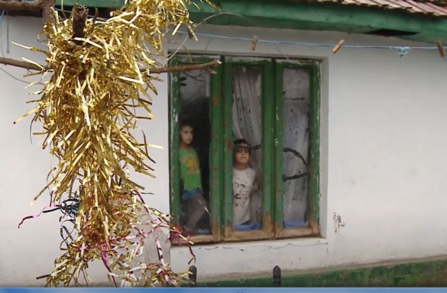 Suma pe care o au părinții pentru a cumpăra un cadou de Crăciun copilului:  1 din 6 părinţi nu are nici măcar 10 lei pentru  asta