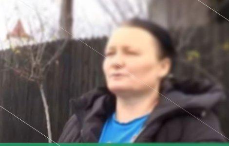 Prima reacție a mamei care și-ar fi îngropat doi bebeluși în curte, în Mehedinți: „Voiați să-i dau la câini?”