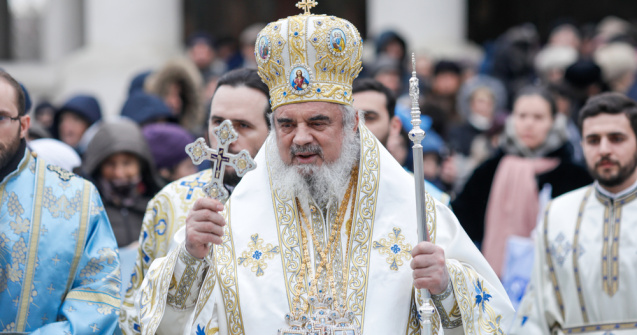 Patriarhul Daniel s-a vaccinat anti-COVID. „Gata, ne-am vaccinat!”