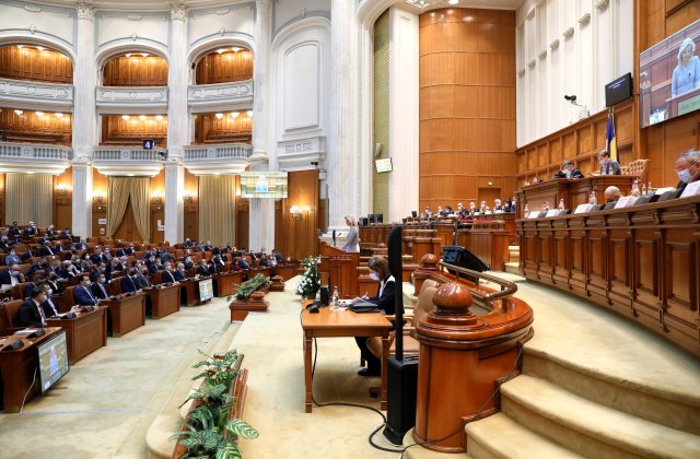 Parlamentul se &icirc;ntrunește pentru votul de &icirc;nvestire a Guvernului propus de Nicolae Ciucă