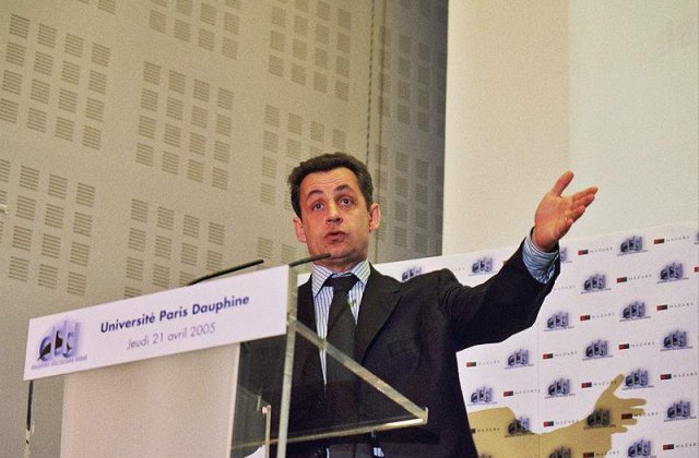 Sarkozy a declarat razboi delincventilor romi din Romania