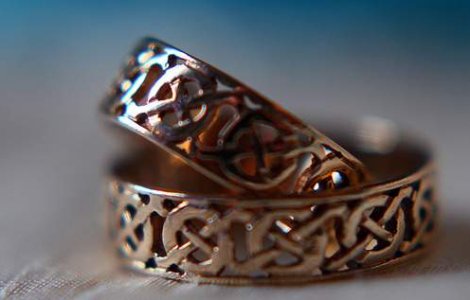 Marea Britanie: Un preot a oficiat sute de casatorii false pentru imigranti ilegali