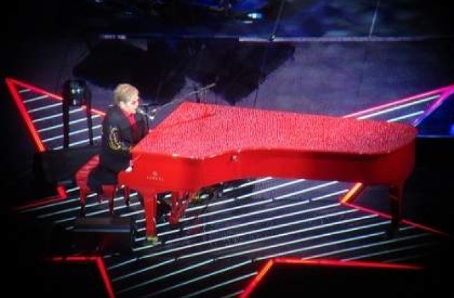 [VIDEO] Elton John, asteptat la Bucuresti de aproximativ 10.000 de fani