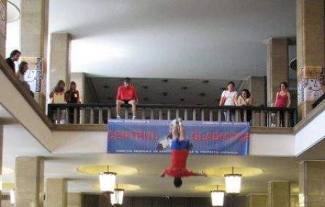 Cum ajutam micii "Gladiatori"?