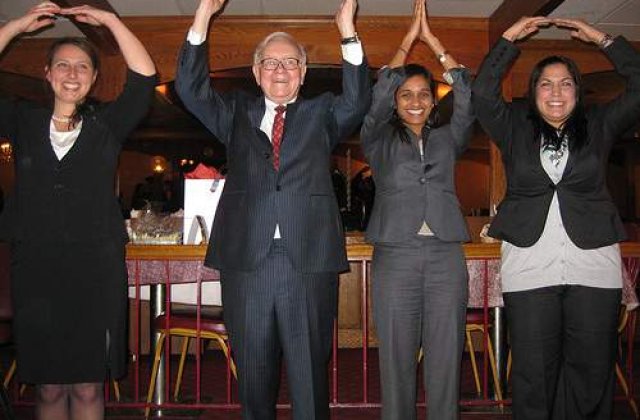 A platit 2,6 milioane pentru o cina cu Warren Buffet