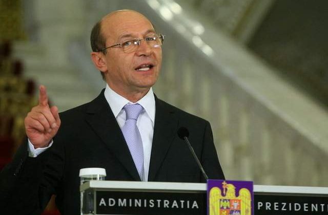Basescu respinge legea privind cumpararea de terenuri de catre cetatenii UE