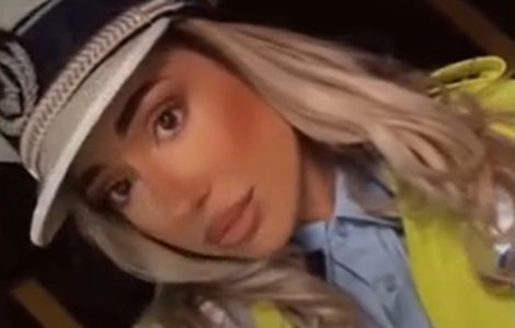 Tânără din Capitală, cercetată penal după ce s-a îmbrăcat în polițistă