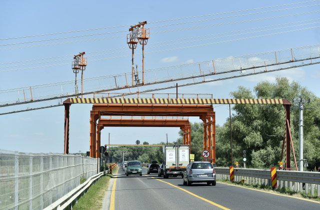 Sindicaliștii: Eliminarea taxelor de trecere la podurile de peste Dunăre va afecta grav drumurile din România 