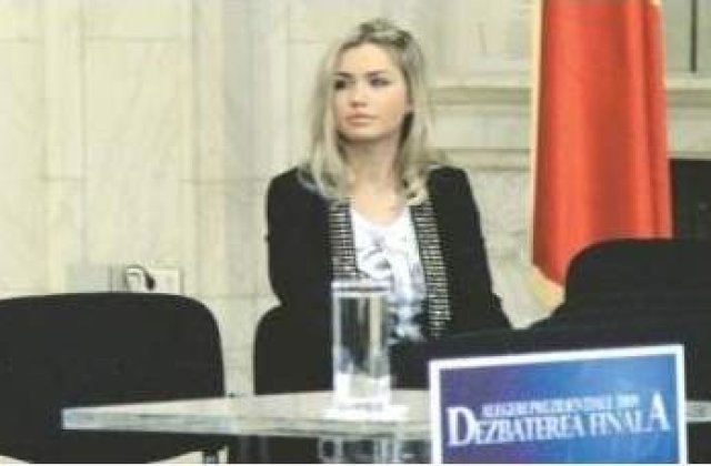 Prietena lui EBA, trimisa "pe banii nostrii" la New York