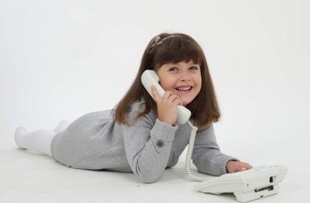 (P) Vorbeste cat poti: Scad preturile la convorbirile din Romtelecom in COSMOTE