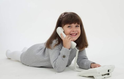 (P) Vorbeste cat poti: Scad preturile la convorbirile din Romtelecom in COSMOTE