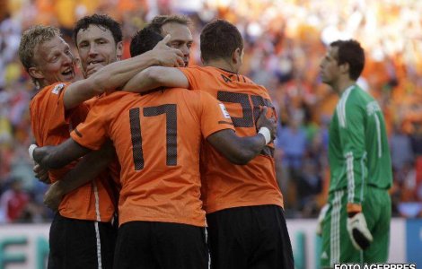 Olanda a debutat cu o victorie