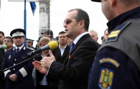 Emil Boc: Un Guvern, patru motiuni