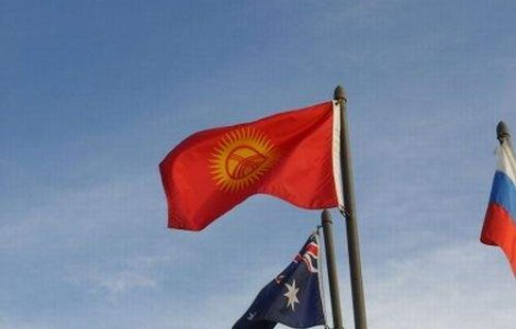 Criza din Kirgizstan "se impune" la nivel global