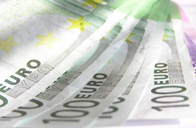 Deficitul comercial a scazut in 2013 la 5,19 mld. euro