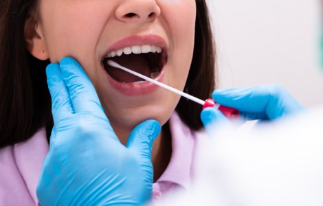 Zile de concediu pentru profesorii care participă la asamblarea testelor COVID