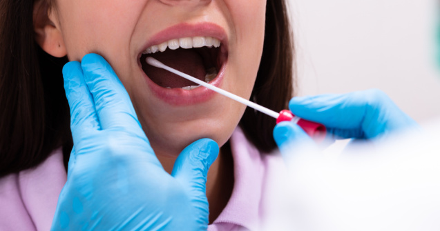 Zile de concediu pentru profesorii care participă la asamblarea testelor COVID