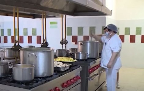 Anchetă la Spitalul Județean din Botoșani. Hrana bolnavilor, furată de angajați. Pedepsele primite au fost blânde