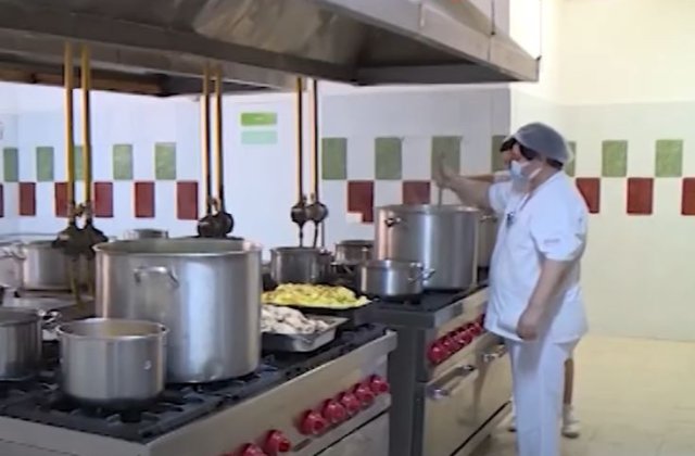 Anchetă la Spitalul Județean din Botoșani. Hrana bolnavilor, furată de angajați. Pedepsele primite au fost blânde  