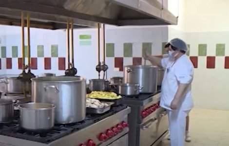 Anchetă la Spitalul Județean din Botoșani. Hrana bolnavilor, furată de angajați. Pedepsele primite au fost blânde