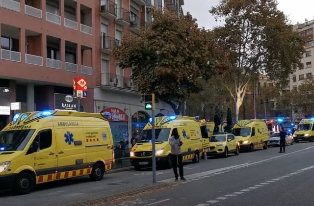 VIDEO Rom&acirc;ni morți &icirc;n incendiu, &icirc;n Barcelona. Aceștia locuiau &icirc;ntr-o clădire abandonată