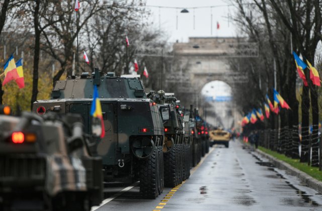 Parada Militară Naţională de Ziua României în Piaţa Arcului de Triumf din Bucureşti. Accesul persoanelor, doar cu certificat verde