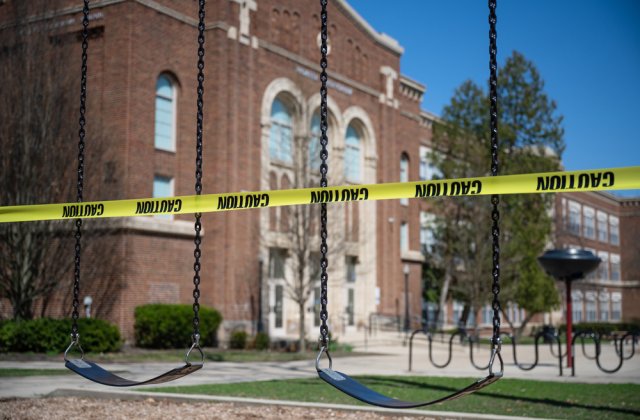 Un elev din Michigan și-a ucis trei colegi și a rănit alți opt, printre care și un profesor