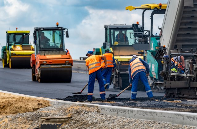 Trafic restricționat pe DN 7 R&acirc;mnicu V&acirc;lcea - Sibiu şi pe A1 Bucureşti - Piteşti. Se efectuează lucrări