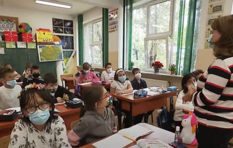Prima zi de testare în școli. „Modul în care este implementată măsura e un românism clasic”