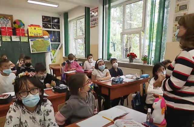 Prima zi de testare în școli. „Modul în care este implementată măsura e un românism clasic”