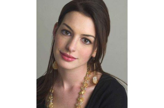 Anne Hathaway, noua Cenusareasa moderna?