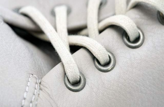 Un proxenet din SUA: Nike nu avertizeaza clientii ca adidasii pot fi arme letale