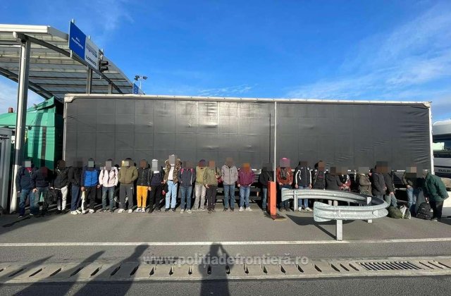 26 de migranți au fost descoperiți ascunși într-un camion încărcat cu frigidere, la PTF Nădlac II  